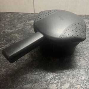 Microwave Steamer by Pampered Chef. With handle. 6 inch wide. Good condition